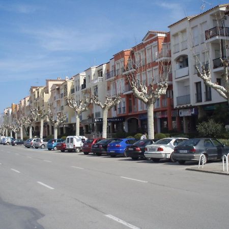 דירות אמפוריבראבה Apartamento Renovado, Luminoso, A 300M De La Playa מראה חיצוני תמונה