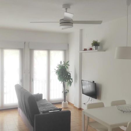 דירות אמפוריבראבה Apartamento Renovado, Luminoso, A 300M De La Playa מראה חיצוני תמונה