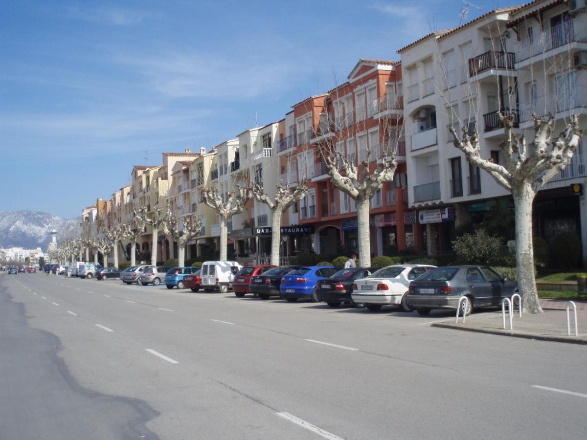 דירות אמפוריבראבה Apartamento Renovado, Luminoso, A 300M De La Playa מראה חיצוני תמונה
