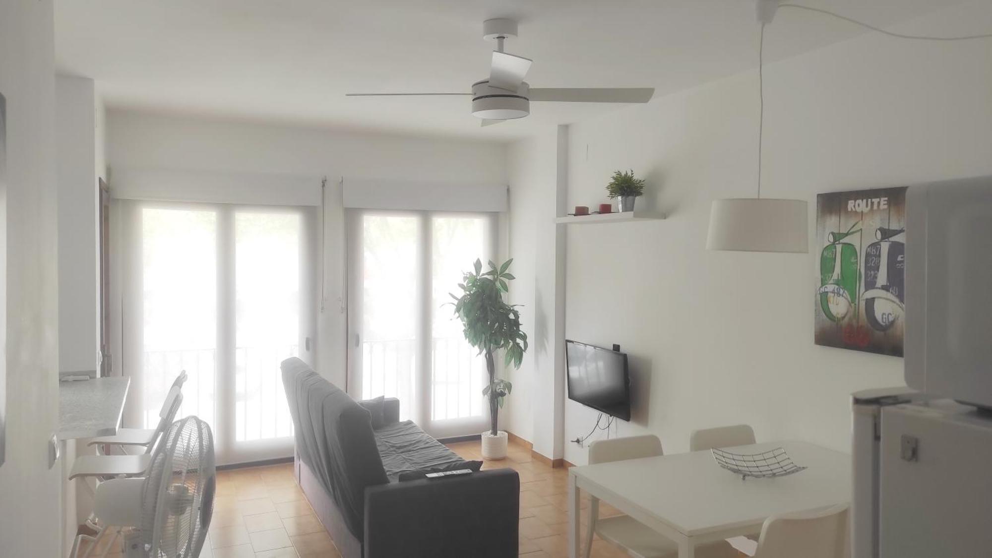 דירות אמפוריבראבה Apartamento Renovado, Luminoso, A 300M De La Playa מראה חיצוני תמונה